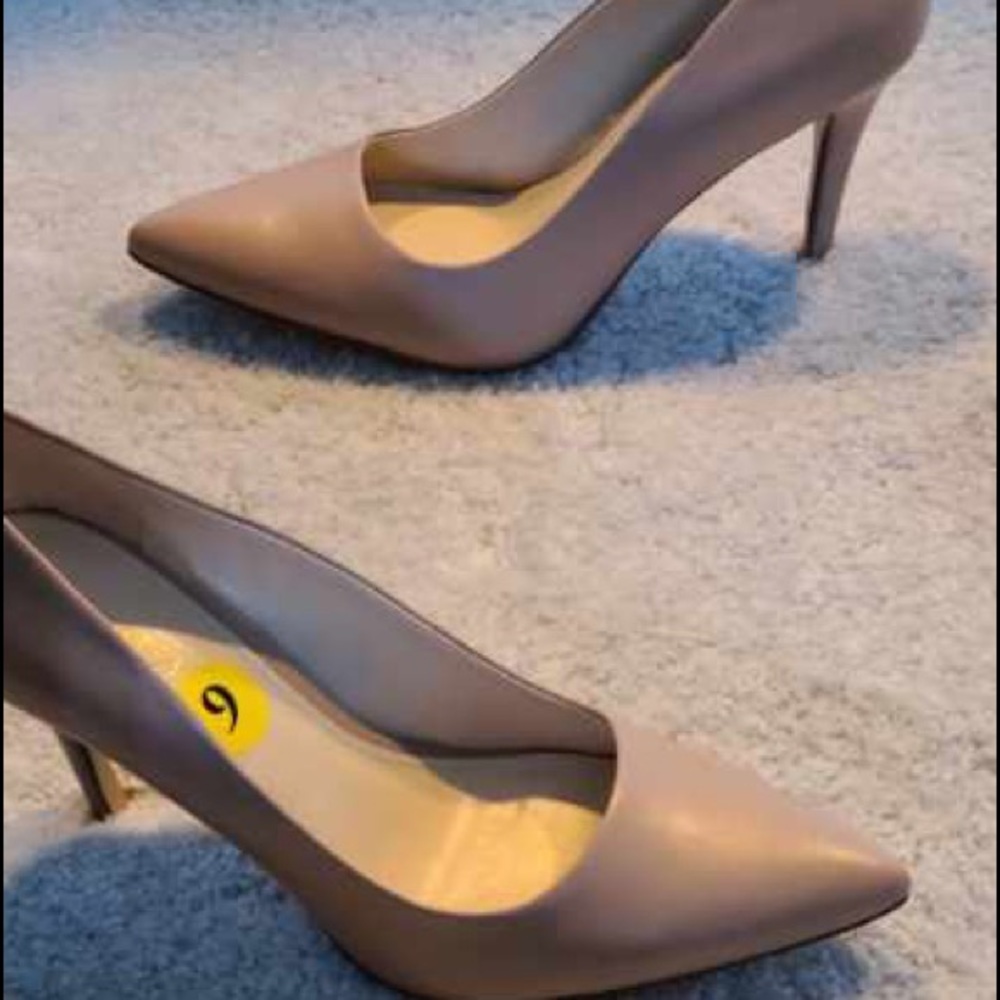 High heels - Picture 3 of 4